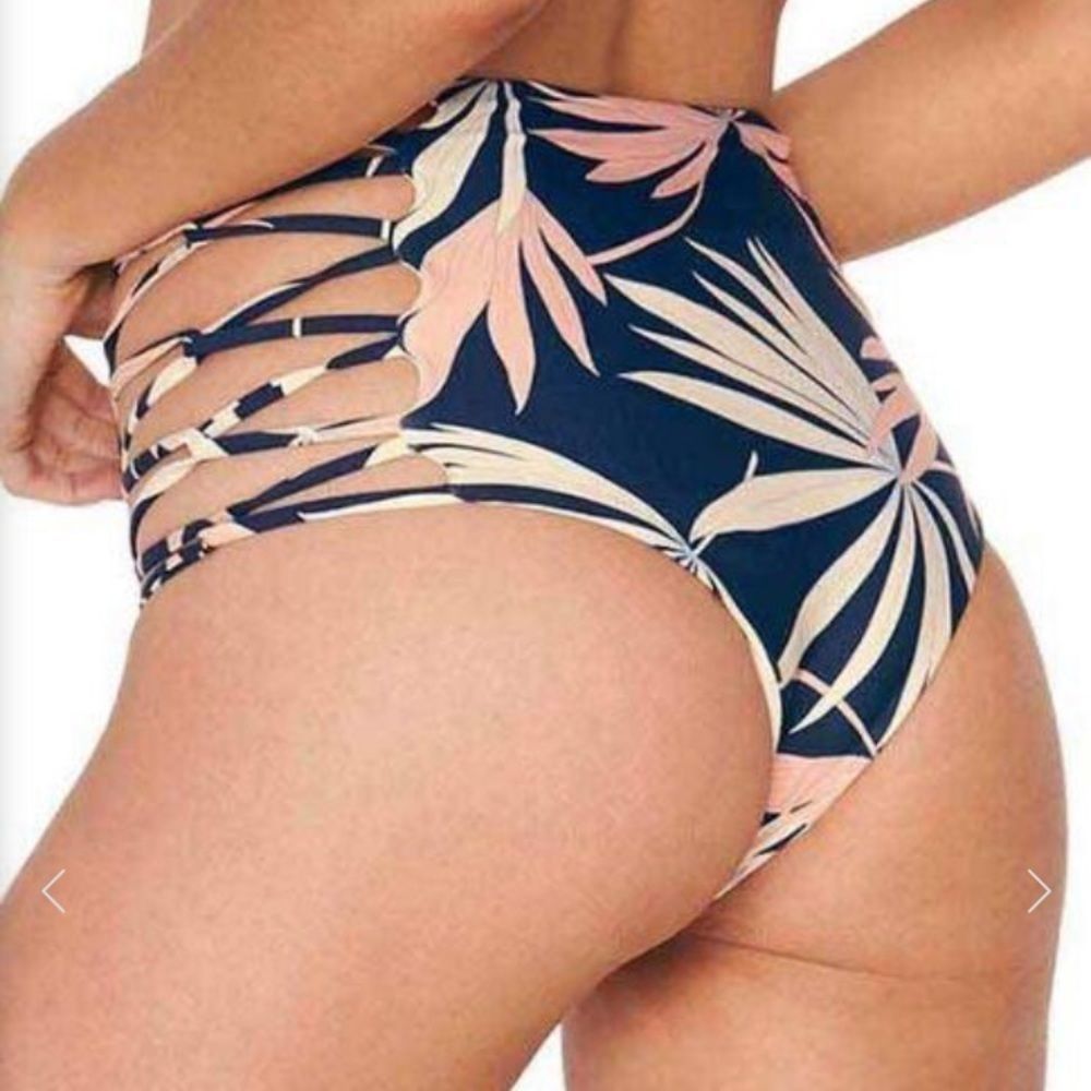 L* SPACE Polynesian Palm Bikini Bottom  size S - Picture 3 of 6